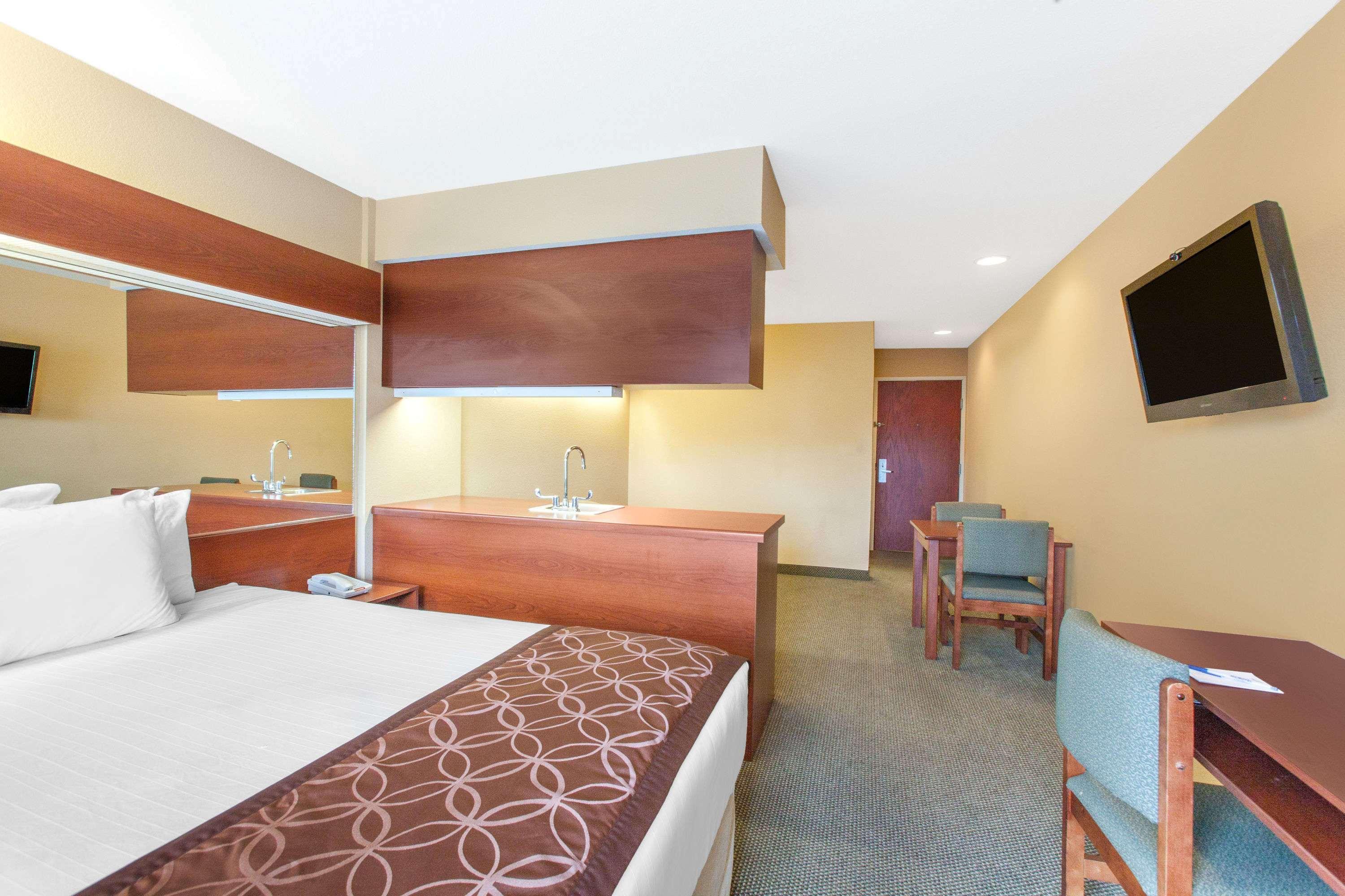 Microtel Inn By Wyndham Rogers Exteriér fotografie