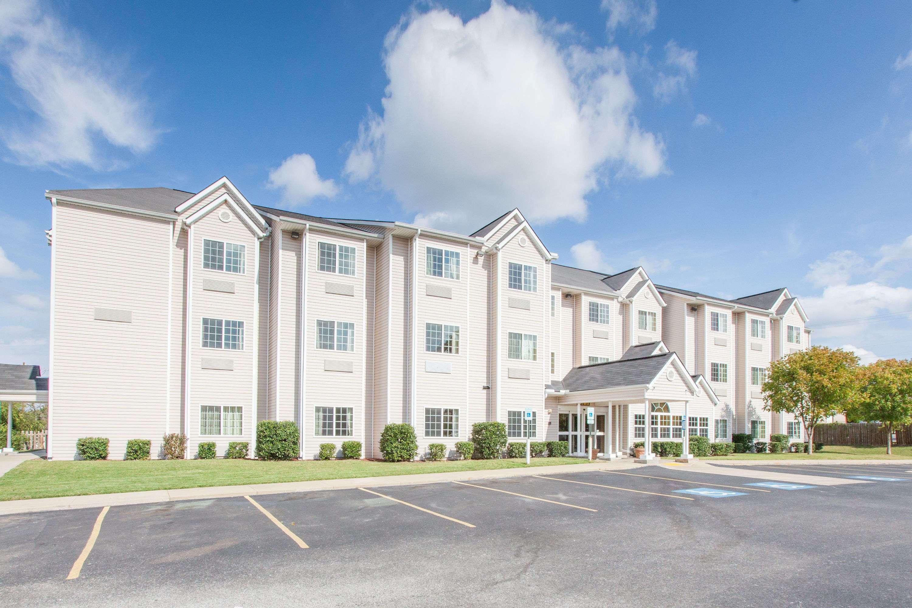 Microtel Inn By Wyndham Rogers Exteriér fotografie