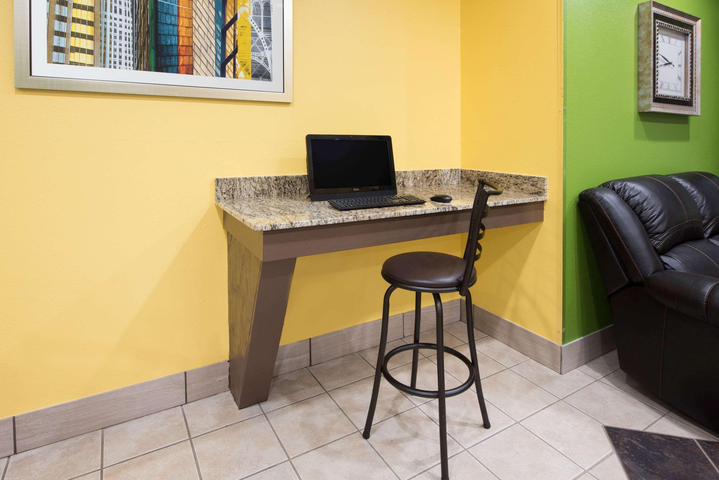 Microtel Inn By Wyndham Rogers Exteriér fotografie